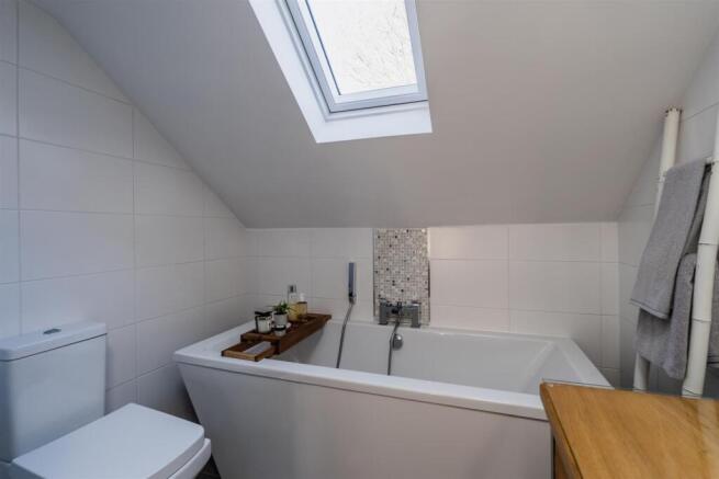 Master En-Suite Bathroom