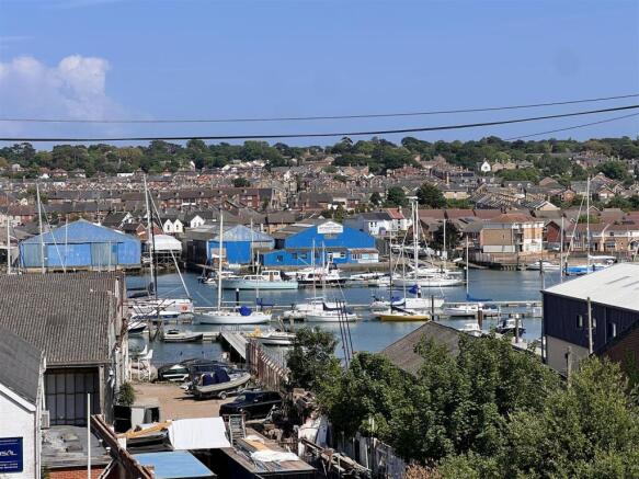 Sitting/Dining Room: