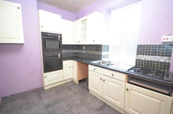 FITTED KITCHEN