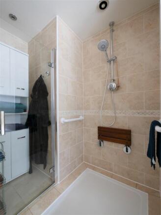 FAMILY BATHROOM F...