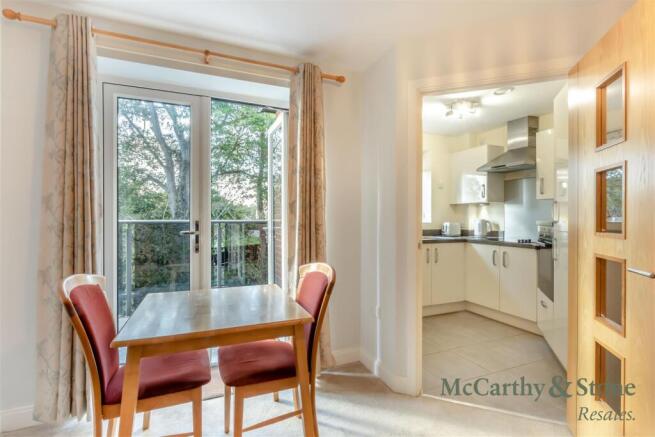 8706618-interior01.jpg
