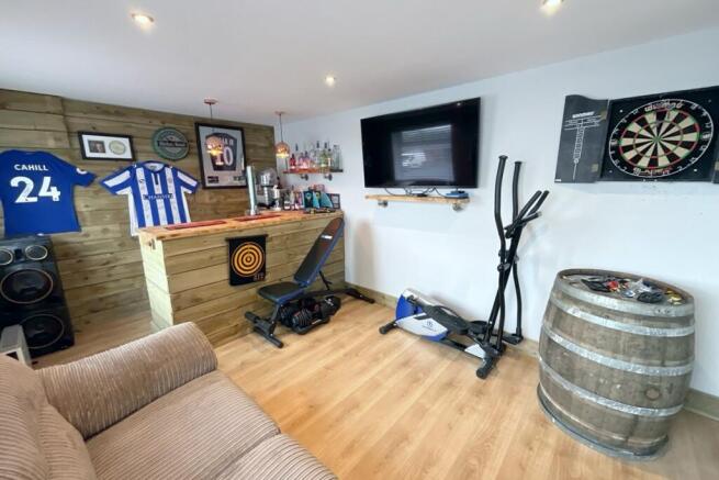 Bar/games room