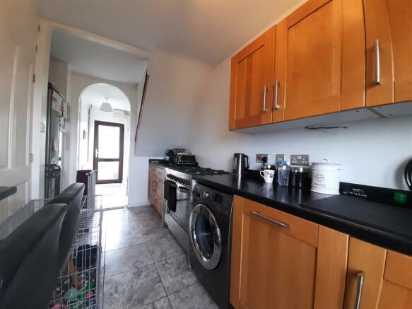 kitchen 2.jpg