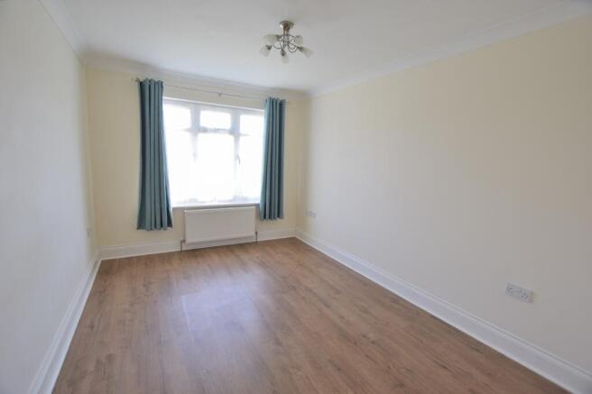 58 Whitefield Road, New Milton, Hampshire. BH25 6DZ photo 4