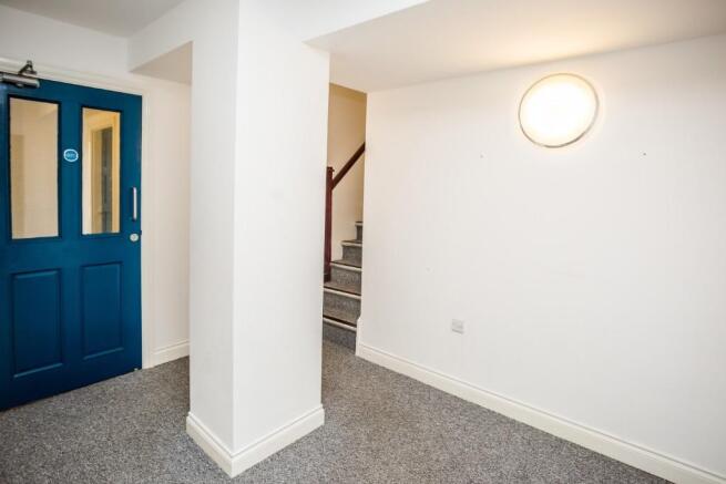 7 bed Flat to rent Image 6