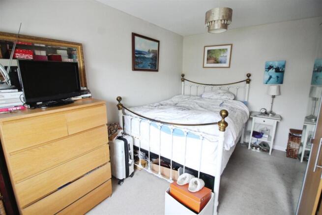 3 bed Semi-Detached for sale Image 9