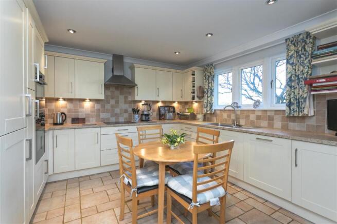 KITCHEN a.jpg