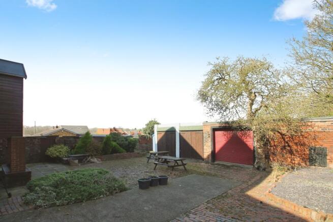 3 bed Semi-Detached for sale Image 8