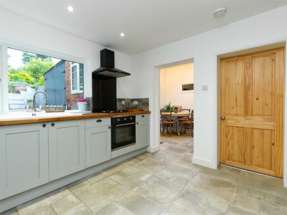 22592 KITCHEN.jpg