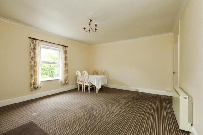 2 bed Flat for sale Image 5