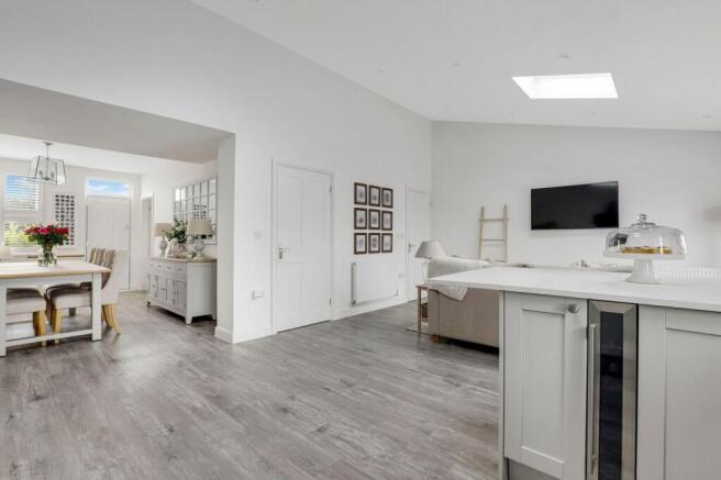 Kitchen / Lounge