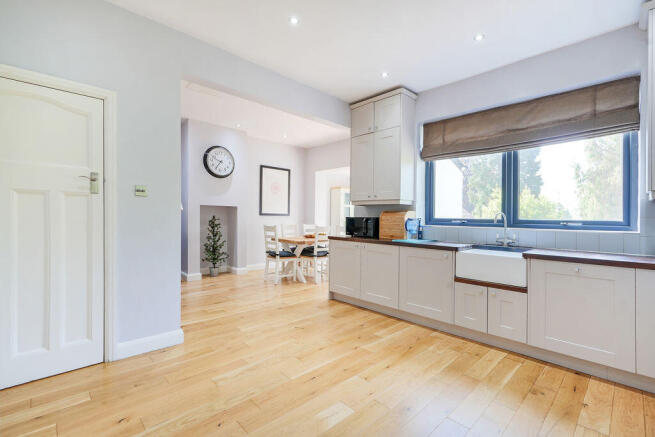 5 bed Semi-Detached for sale Image 9