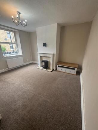 3 bed Terraced to rent Image 4