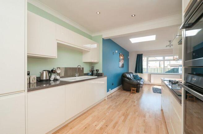 Kitchen / Livi...