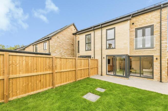 4 bed Semi-Detached for sale Image 4