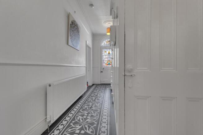 5 bed Detached for sale Image 9