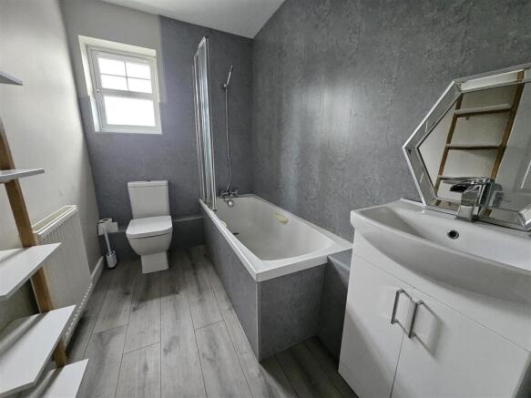 3 bed Semi-Detached to rent Image 8