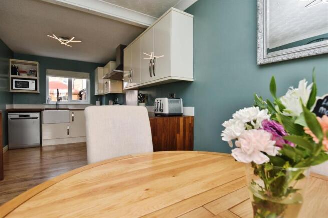 e69e140d-dining 20table.JPG