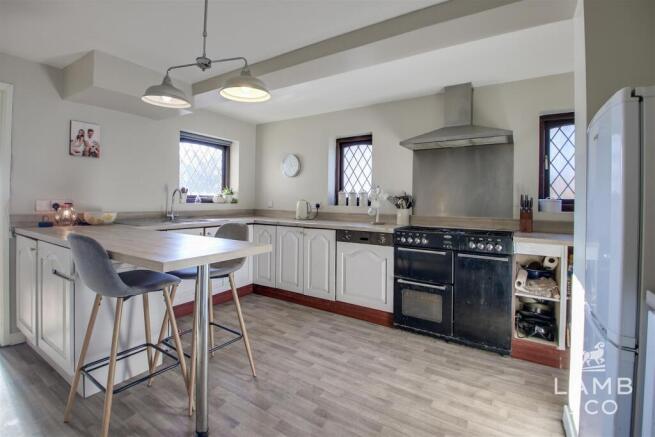 KITCHEN/BREAKFAST ROOM