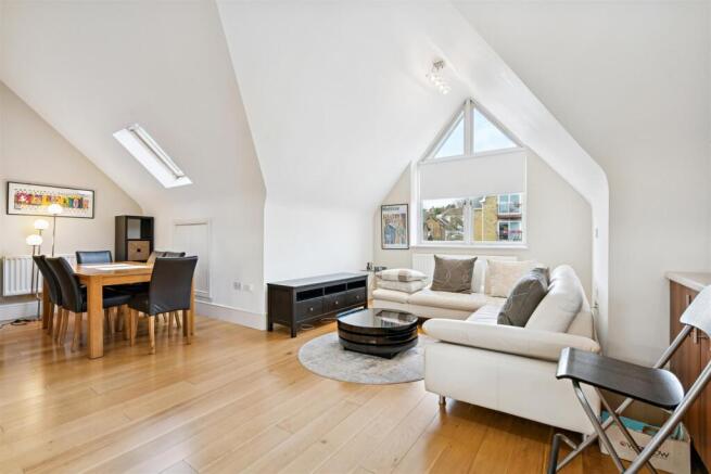 Flat 7, 126 Worple Road reception 3.jpg