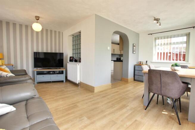 3 bed Semi-Detached for sale Image 12