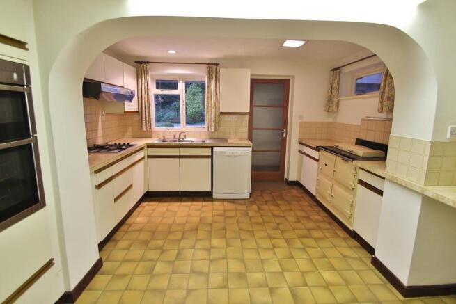 Kitchen 2.JPG