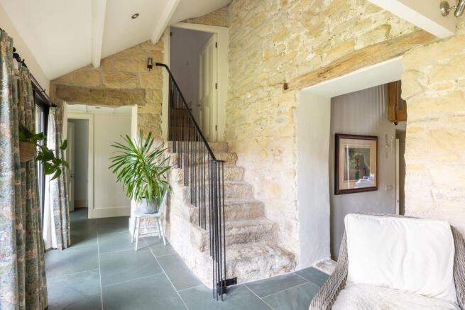 5 bed Detached for sale Image 8