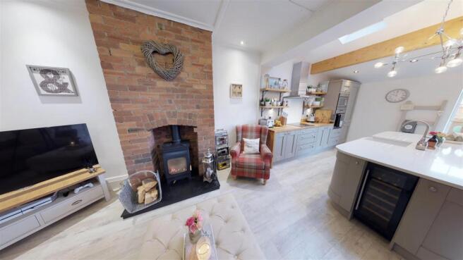 OPEN PLAN KITCHEN/FAMILY ROOM