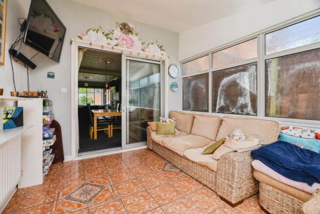 4 bed Semi-Detached for sale Image 7