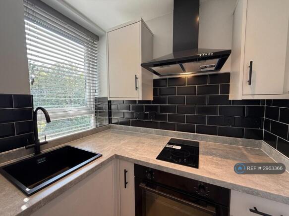 Studio to rent Image 12