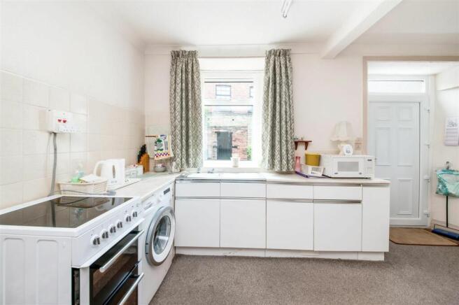 OPEN-PLAN DINING KITCHEN