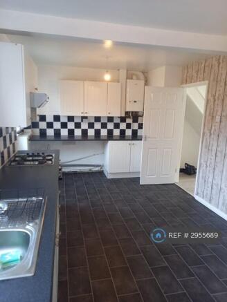 3 bed Semi-Detached to rent Image 4