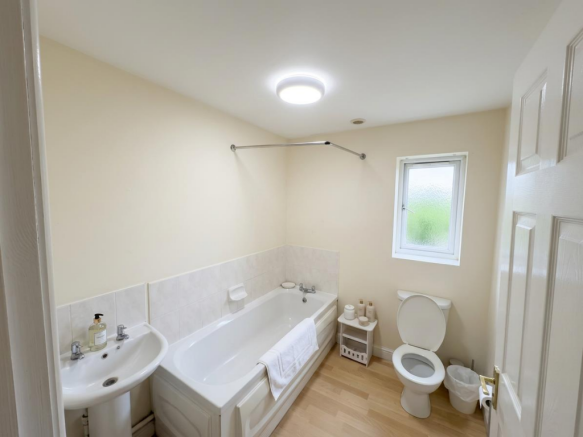 2 bed Town House to rent Image 6