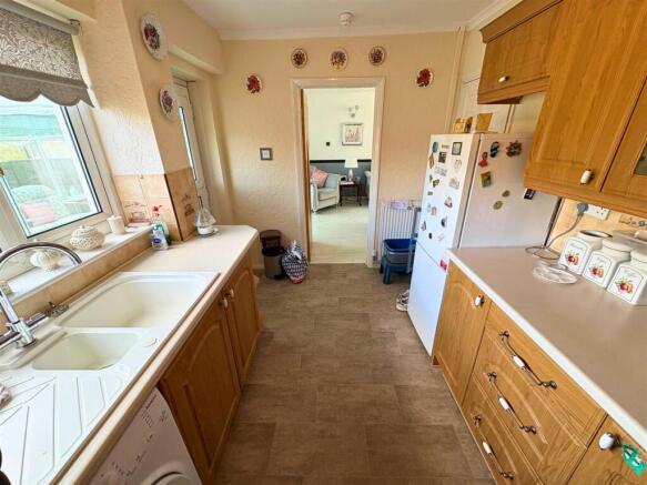 Kitchen e (edit).jpg