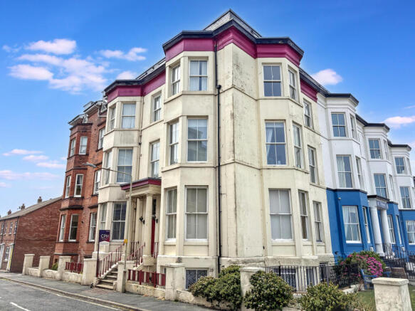 2 bed Flat for sale Image 11