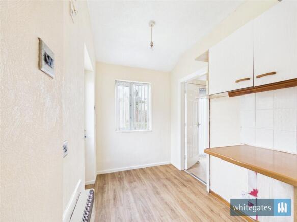 4 bed Semi-Detached to rent Image 7