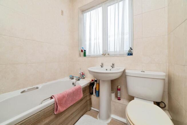3 bed Terraced for sale Image 11