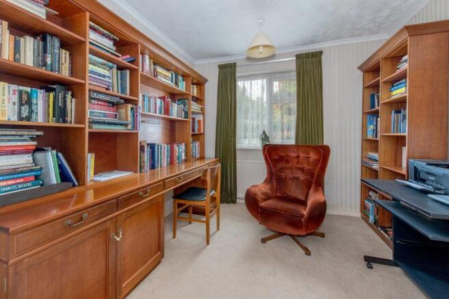 Bedroom 2/study