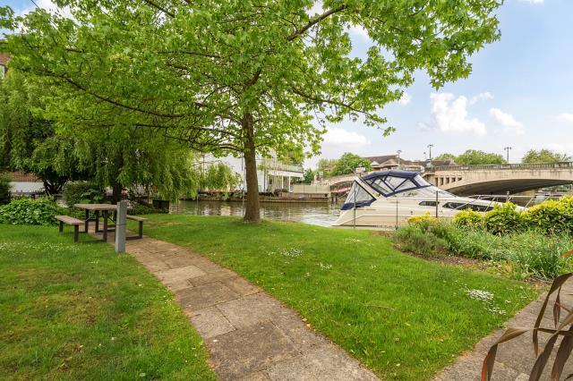 Riverside Court, Caversham, Reading photo 2