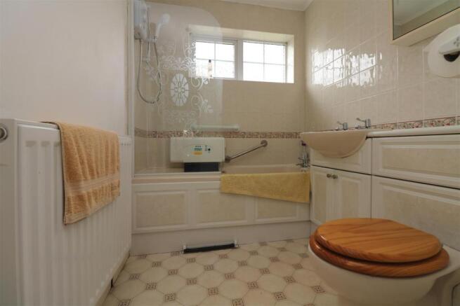 Bathroom.JPG