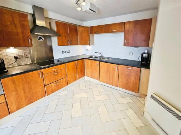3 bed Flat for sale Image 12