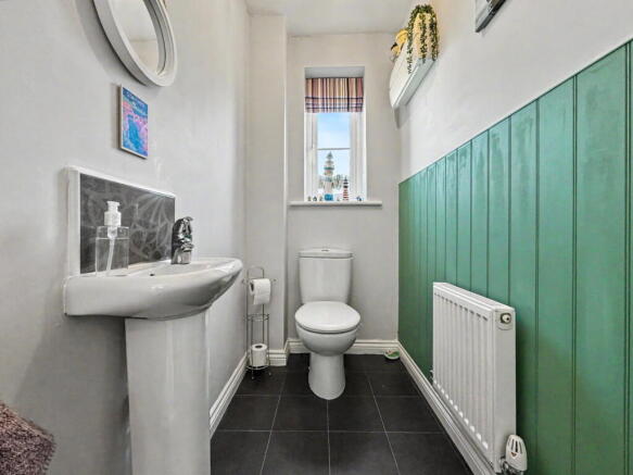 4 bed Detached for sale Image 10