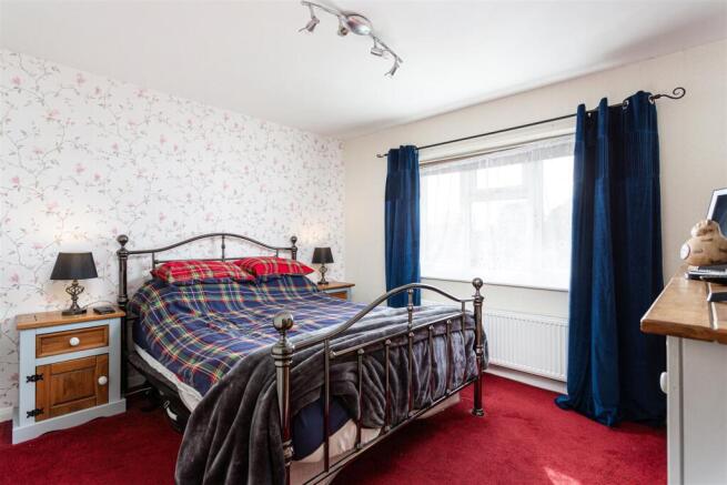 5 bed Semi-Detached for sale Image 5