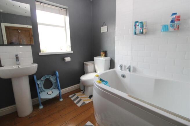 Bathroom 2.jpg