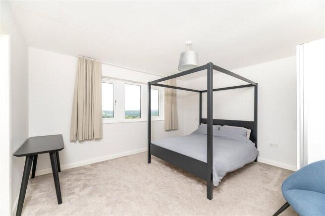 5 bed Detached for sale Image 10