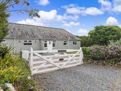 Mullion, Immaculate bungalow