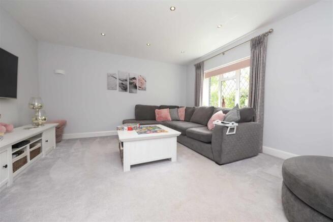 40 Swakeleys Drive (6).jpg