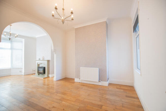 2 bed Terraced to rent Image 4