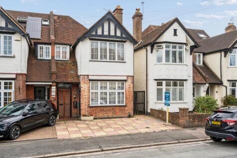 Oxhey Avenue, Oxhey, WD19