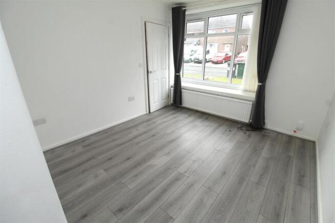 Living Room1.JPG
